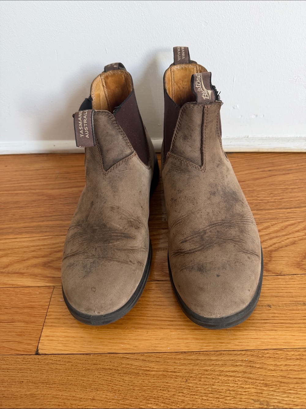 Blundstone Men's MEN'S CLASSICS #585 Chelsea Boots in Rustic Brown